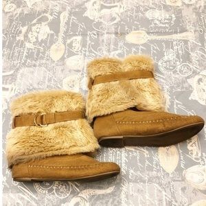 Soda furry low boot size 5.5 shoe